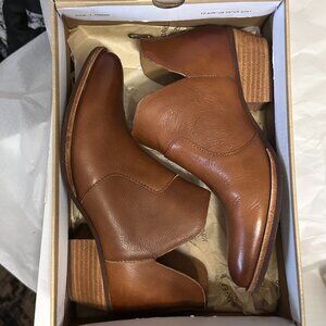 Kork-Ease Skye Women's bootie Size 8 brown